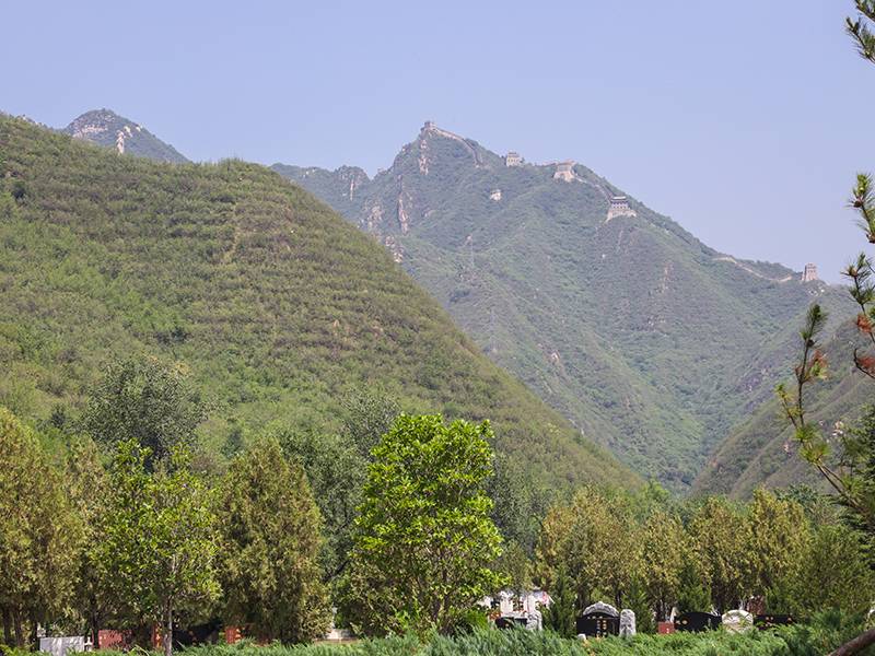 凤凰山陵园有什么特点（凤凰山陵园碑型多吗）